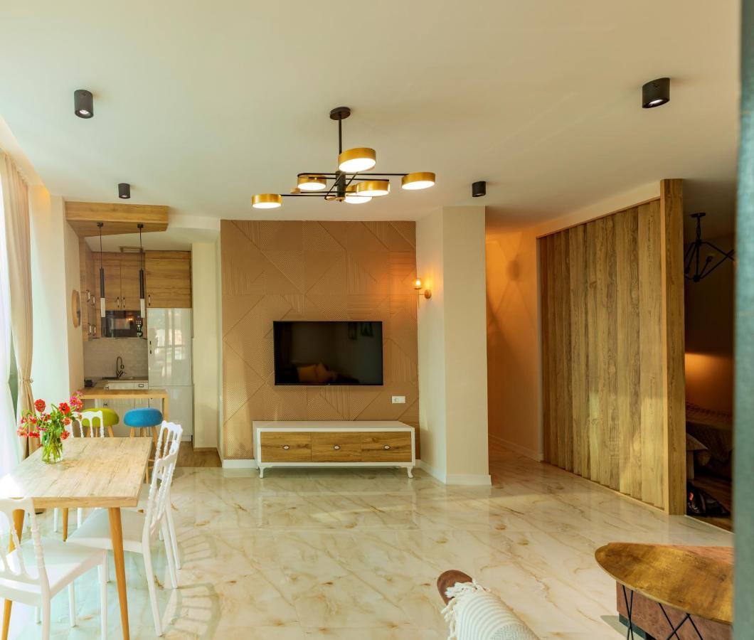 Entire Flat With City Skyline View - Two Bedrooms Batumi Exterior foto